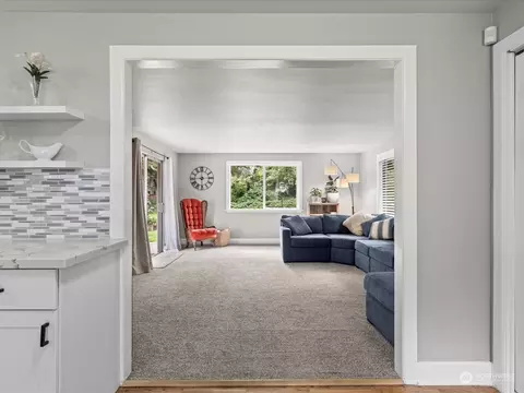 Living - 112 Poppy Rd, Bothell, WA 98012 photo 1 of 4