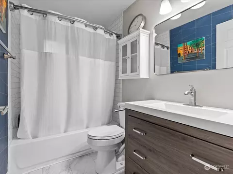 Bath - 112 Poppy Rd, Bothell, WA 98012 photo 1 of 1
