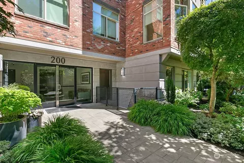 200 W Comstock St #102, Seattle, WA 98119