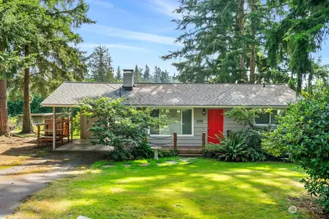 4374 Meadow Ln, Clinton, WA 98236