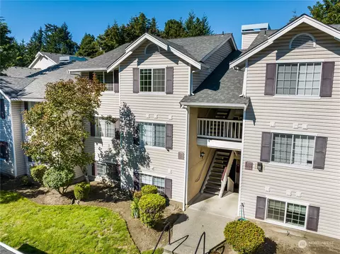 19230 Forest Park Dr NE #H326, Lake Forest Park, WA 98155