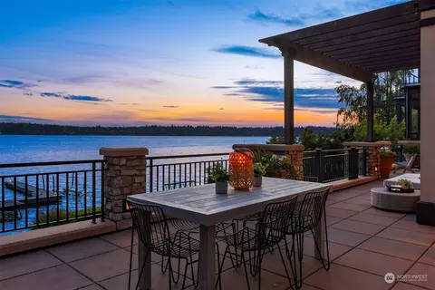 11085 Champagne Point Rd NE, Kirkland, WA 98034