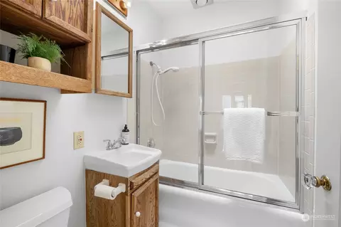 Bath - 2021 41st Ave E, Seattle, WA 98112 photo 1 of 2
