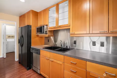 2104 Alki Ave SW #403, Seattle, WA 98116