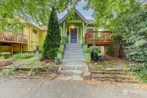 928 N 75th St, Seattle, WA 98103
