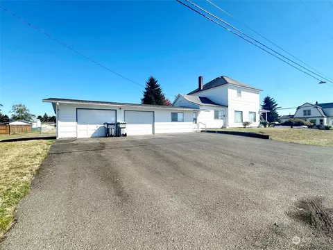 920 W Young St, Elma, WA 98541