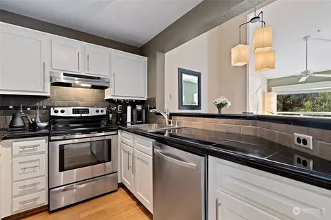 Kitchen - 17300 91st Ave NE #A302, Bothell, WA 98011 photo 1 of 4
