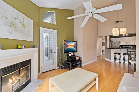 Living - 17300 91st Ave NE #A302, Bothell, WA 98011 photo 4 of 4