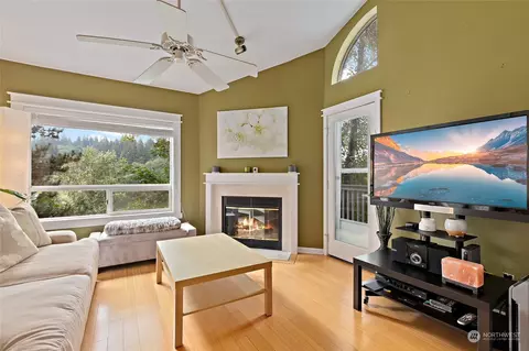 Living - 17300 91st Ave NE #A302, Bothell, WA 98011 photo 1 of 4