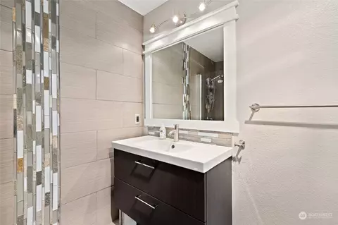 Bath - 17300 91st Ave NE #A302, Bothell, WA 98011 photo 2 of 3