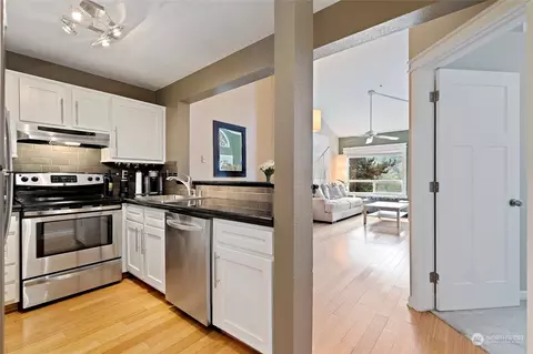 Kitchen - 17300 91st Ave NE #A302, Bothell, WA 98011 photo 4 of 4
