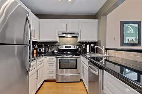Kitchen - 17300 91st Ave NE #A302, Bothell, WA 98011 photo 2 of 4