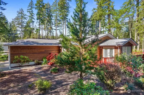 30 E Michelle Dr, Union, WA 98592