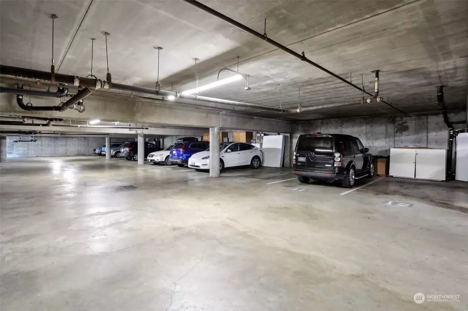Exterior - 2253 Gilman Dr W #409, Seattle, WA 98119 photo 5 of 7