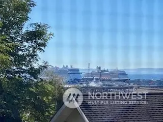 View/Area - 2253 Gilman Dr W #409, Seattle, WA 98119 photo 2 of 5