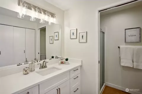 Bath - 2253 Gilman Dr W #409, Seattle, WA 98119 photo 1 of 3
