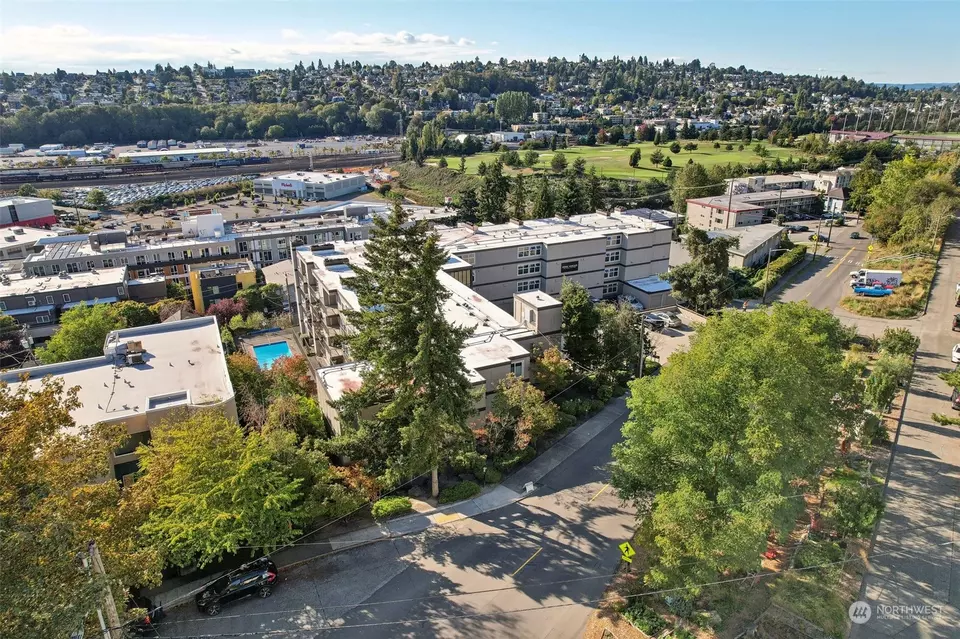 View/Area - 2253 Gilman Dr W #409, Seattle, WA 98119 photo 5 of 5