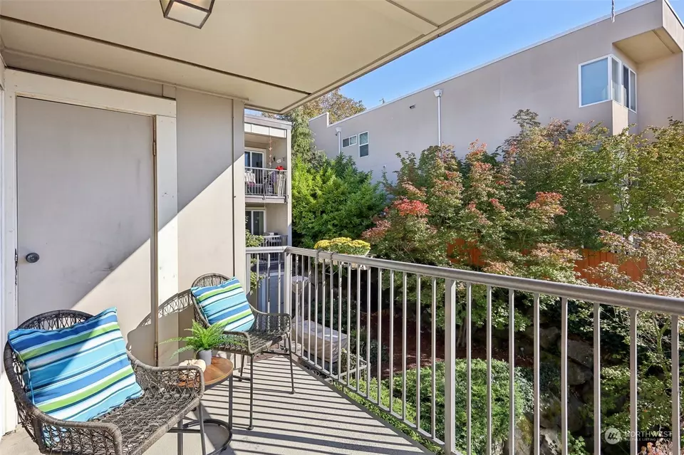 Exterior - 2253 Gilman Dr W #409, Seattle, WA 98119 photo 2 of 7