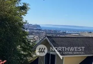 View/Area - 2253 Gilman Dr W #409, Seattle, WA 98119 photo 4 of 5