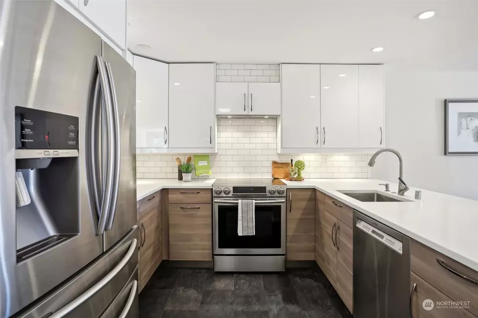 Kitchen - 2253 Gilman Dr W #409, Seattle, WA 98119 photo 3 of 6