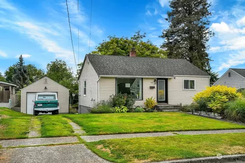 631 SW 136th Pl, Burien, WA 98166