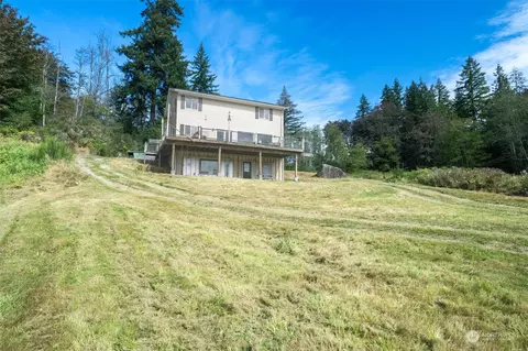 18349 Cardinal Ln, Mount Vernon, WA 98274