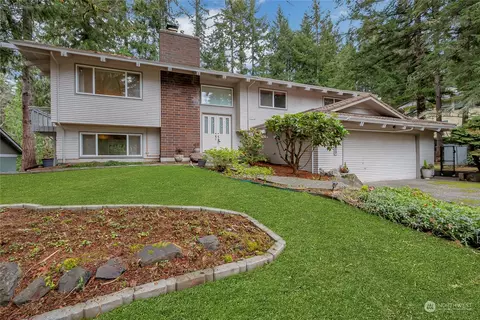2810 NE Marie Pl, Poulsbo, WA 98370