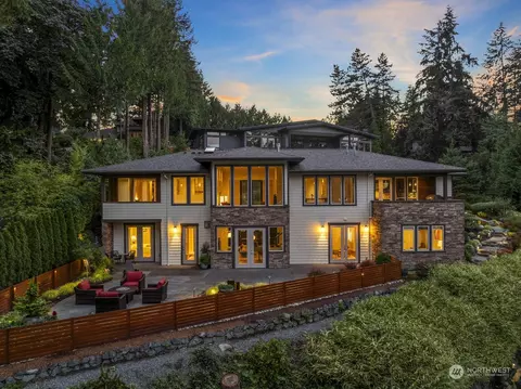 2349 W Lake Sammamish Pkwy NE, Redmond, WA 98052