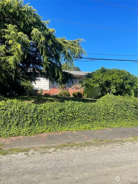 811 Wyoming St, Raymond, WA 98577