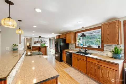 Kitchen - 15519 Stevens Rd SE, Olalla, WA 98359 photo 2 of 4