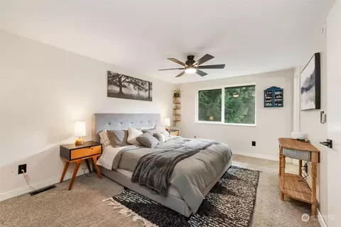 Bedroom - 15519 Stevens Rd SE, Olalla, WA 98359 photo 1 of 5