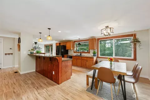 Dining - 15519 Stevens Rd SE, Olalla, WA 98359 photo 1 of 1