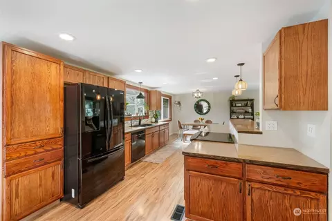 Kitchen - 15519 Stevens Rd SE, Olalla, WA 98359 photo 3 of 4