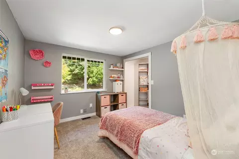 Bedroom - 15519 Stevens Rd SE, Olalla, WA 98359 photo 4 of 5