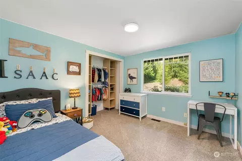 Bedroom - 15519 Stevens Rd SE, Olalla, WA 98359 photo 3 of 5