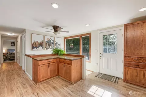 Entry Way - 15519 Stevens Rd SE, Olalla, WA 98359 photo 2 of 2
