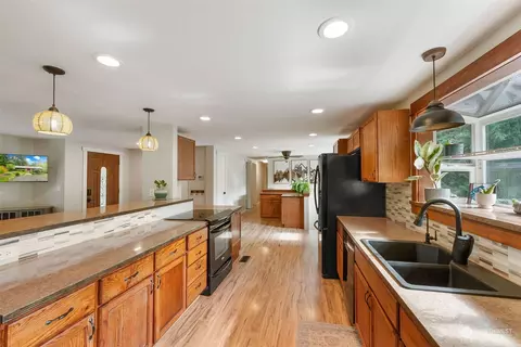 Kitchen - 15519 Stevens Rd SE, Olalla, WA 98359 photo 4 of 4