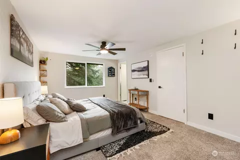 Bedroom - 15519 Stevens Rd SE, Olalla, WA 98359 photo 2 of 5