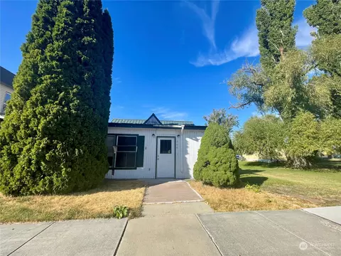 206 E Main St, Coulee City, WA 99115