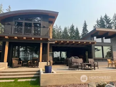 720 Windmill Dr, Freeland, WA 98249