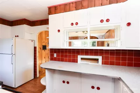 Kitchen - 2318 Highland Ave, Everett, WA 98201 photo 3 of 4