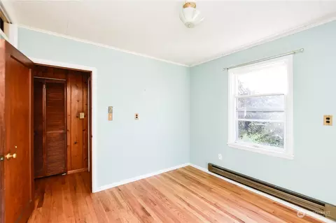 Bedroom - 2318 Highland Ave, Everett, WA 98201 photo 3 of 4