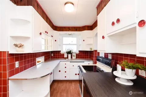 Kitchen - 2318 Highland Ave, Everett, WA 98201 photo 1 of 4