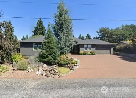 1735 Country Club Dr, East Wenatchee, WA 98802