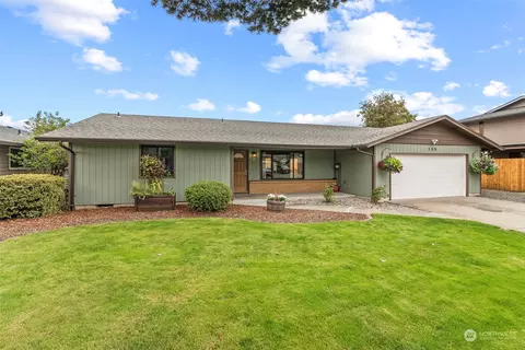 135 Alameda Dr, Kelso, WA 98626