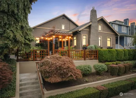 725 N 79th St, Seattle, WA 98103