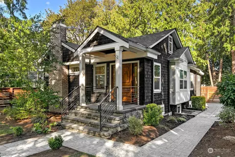9818 Roosevelt Way NE, Seattle, WA 98115