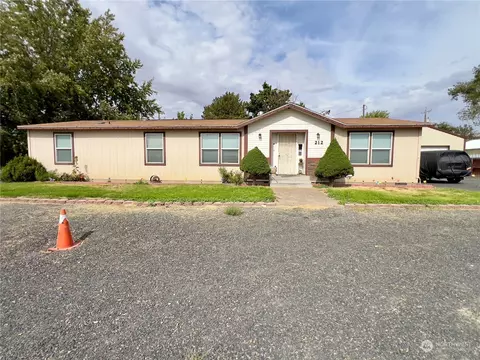 212 W 2nd St, Lind, WA 99341