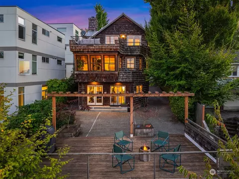 916 W 918 W Emerson St, Seattle, WA 98119
