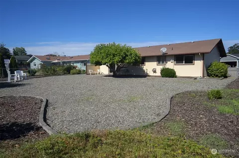 851 E Fir St, Sequim, WA 98382 photo 4